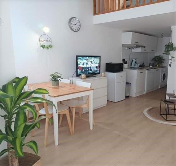 Duplex A La Gare Du Mans Bed and Breakfast Le Mans Exteriör bild
